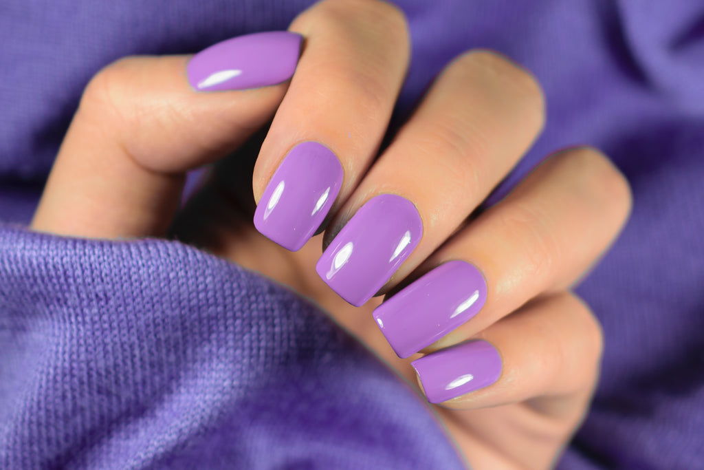 shiny and glossy purple dip powder nails
